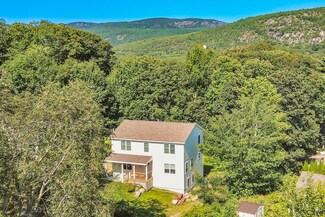 14 Beech St, Camden, ME 04843