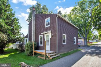 16 W High St, Windsor, PA 17366