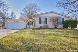 4511 Sussex Dr, McHenry, IL 60050