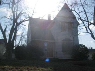 107 Oak St, Springfield, MA 01109