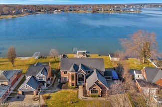 985 James K Blvd, Pontiac, MI 48341