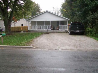904 S 14th St, Goshen, IN 46526
