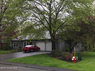 615 Top Ridge Dr, Albany, NY 12203