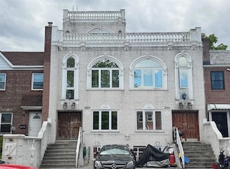 20-42 26th St, Astoria, NY 11105