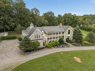 2 Sunset Farm Ln, Glen Gardner, NJ 08826