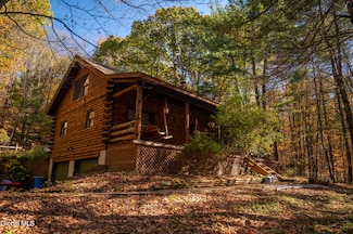 42 Shelterwood Rd, East Greenbush, NY 12061