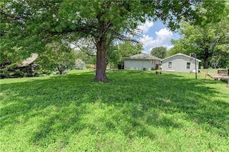 111 N Woodward St, Easton, MO 64443