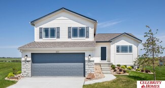 10520 White Pine Dr, Papillion, NE 68046