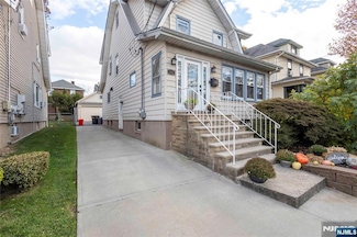 562 Oregon Ave, Cliffside Park, NJ 07010