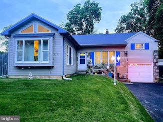 60 Hamilton Dr, Warminster, PA 18974