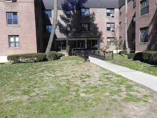 23 Schenck Ave Unit 1Bd, Great Neck, NY 11021