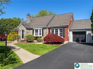 4253 Green Pond Rd, Bethlehem, PA 18020