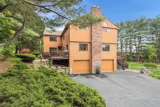 25 Country Club Ln Unit B, Milford, MA 01757