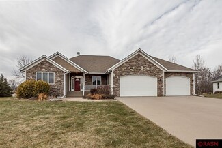 100 Creekside Dr, Mankato, MN 56001
