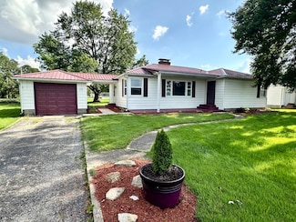 212 S 8th St SE, Clay City, IL 62824