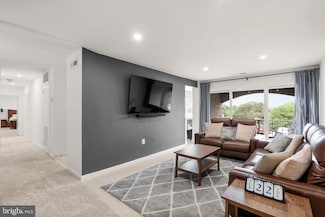 438 Girard St Unit 204, Gaithersburg, MD 20877