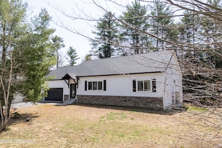 23 Locust Ridge Dr, Corinth, NY 12822