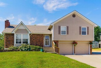 1008 SW Shorthorn Dr, Grain Valley, MO 64029