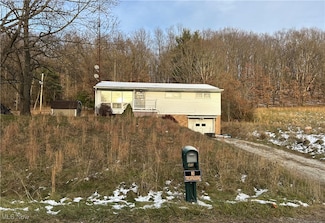 2575 Joyce Hill Rd SW, New Philadelphia, OH 44663