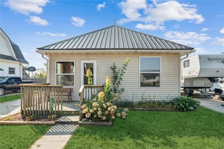 405 W 1st St, Mechanicsville, IA 52306