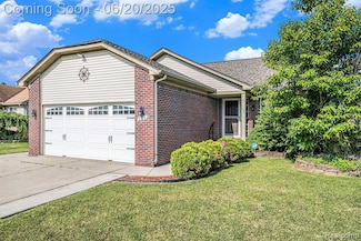 2274 Apple Tree Dr Unit 27, Burton, MI 48519