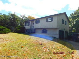 1227 Mathews Dr, Blakeslee, PA 18610