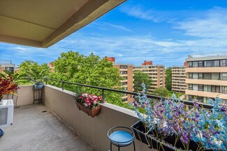7-04 166th St Unit 9A, Whitestone, NY 11357