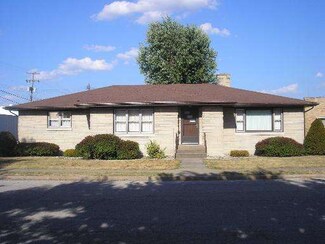 105 N 3rd St, Cissna Park, IL 60924