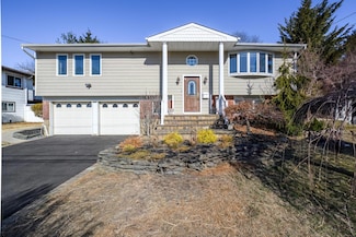 145 Old Country Rd, Deer Park, NY 11729