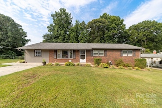 2509 Woodbridge Dr, Gastonia, NC 28056