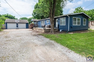 108 W 5th St, Perry, KS 66073