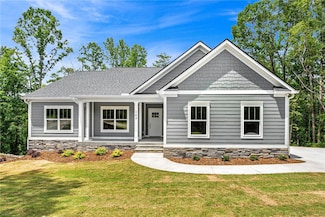 163 W Waters Edge Ln, West Union, SC 29696
