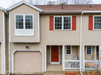 29 Fairwood Dr, Queensbury, NY 12804