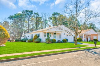 2 Cardiff Ct, Toms River, NJ 08757