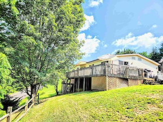 411 Riverside Dr, Rich Creek, VA 24147