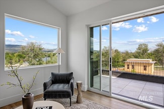 333 E Palapa Ln, Garden City, ID 83714