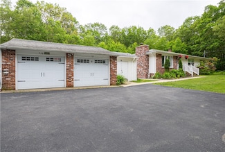 728 Chestnut Hill Rd, Chepachet, RI 02814