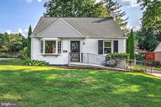 41 Derwen Dr, Havertown, PA 19083