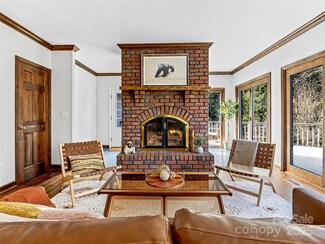 1101 Scheppegrell Dr, Hendersonville, NC 28791