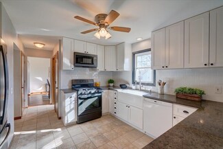 2637 S Norfolk Cir, Fitchburg, WI 53719