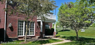 6713 Boulder Pointe Dr Unit 4, Washington, MI 48094