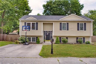 30 Seneca St, Warwick, RI 02886
