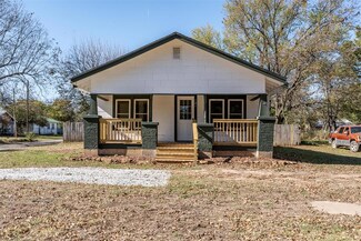 121 S 7th St, Okemah, OK 74859