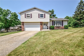 30501 Meadowbrook Dr, Willoughby Hills, OH 44092