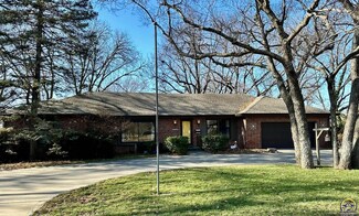 2825 SW Jewell Ave, Topeka, KS 66611