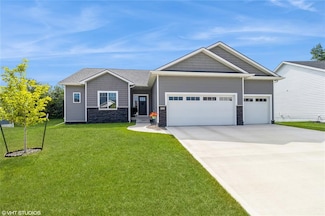 717 Chayse St SW, Bondurant, IA 50035