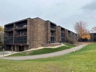 35 Nathan Ln N Unit 121, Plymouth, MN 55441