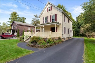 37 White St, Clinton, NY 13323