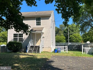 2057 High St, Croydon, PA 19021