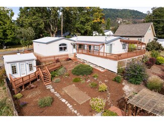 150 E Summit St, Lowell, OR 97452